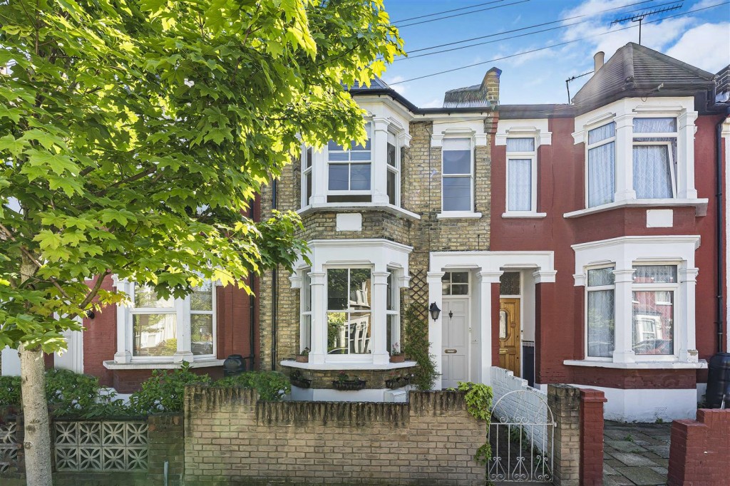 Chestnut Avenue South, Walthamstow, London, E17, 4 bedroom, House ...